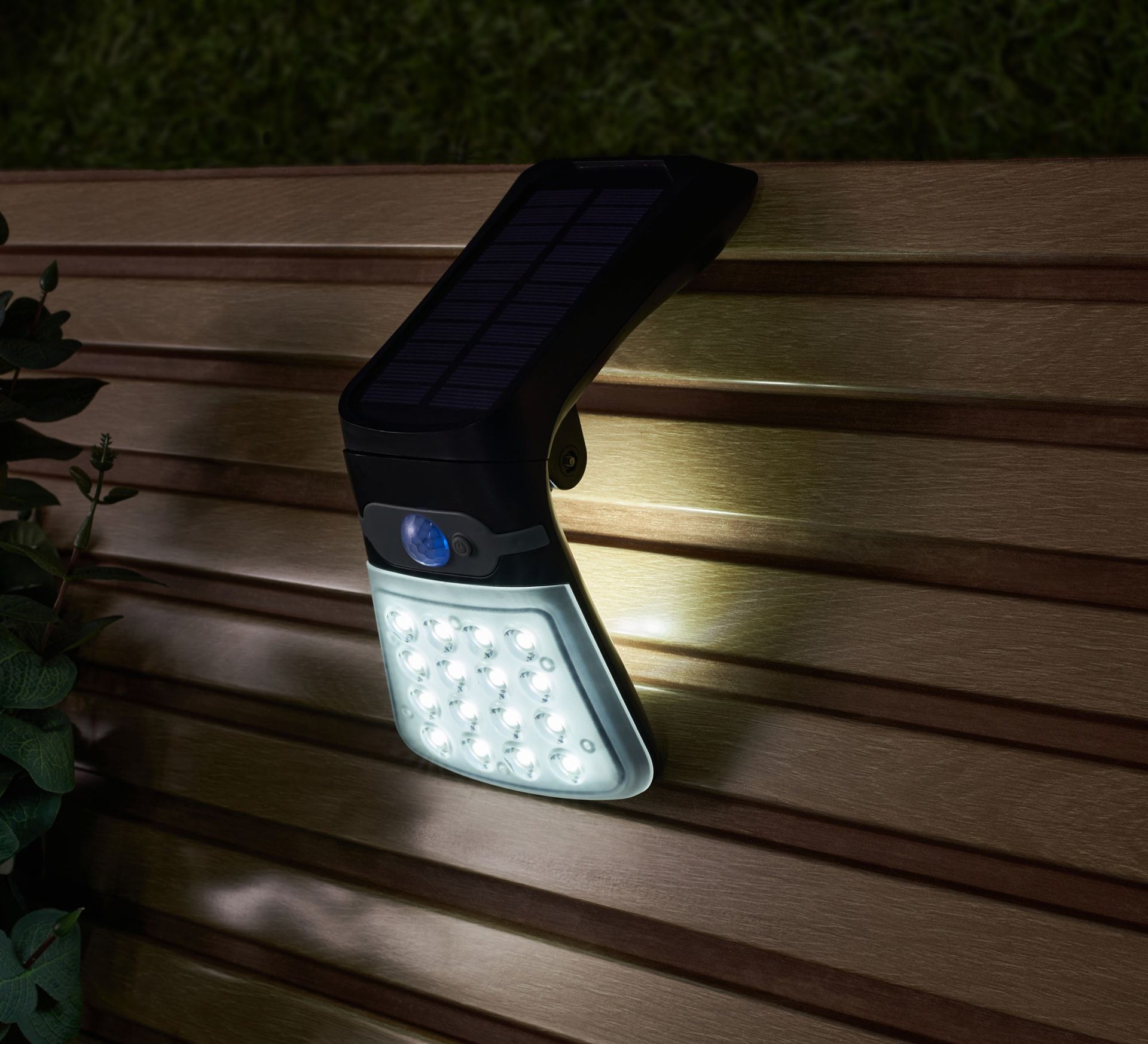 Forum ZN-42054 Blackhall 2.5W LED Solar Wall Light with Microwave Sensor 6500K IP44 Black
