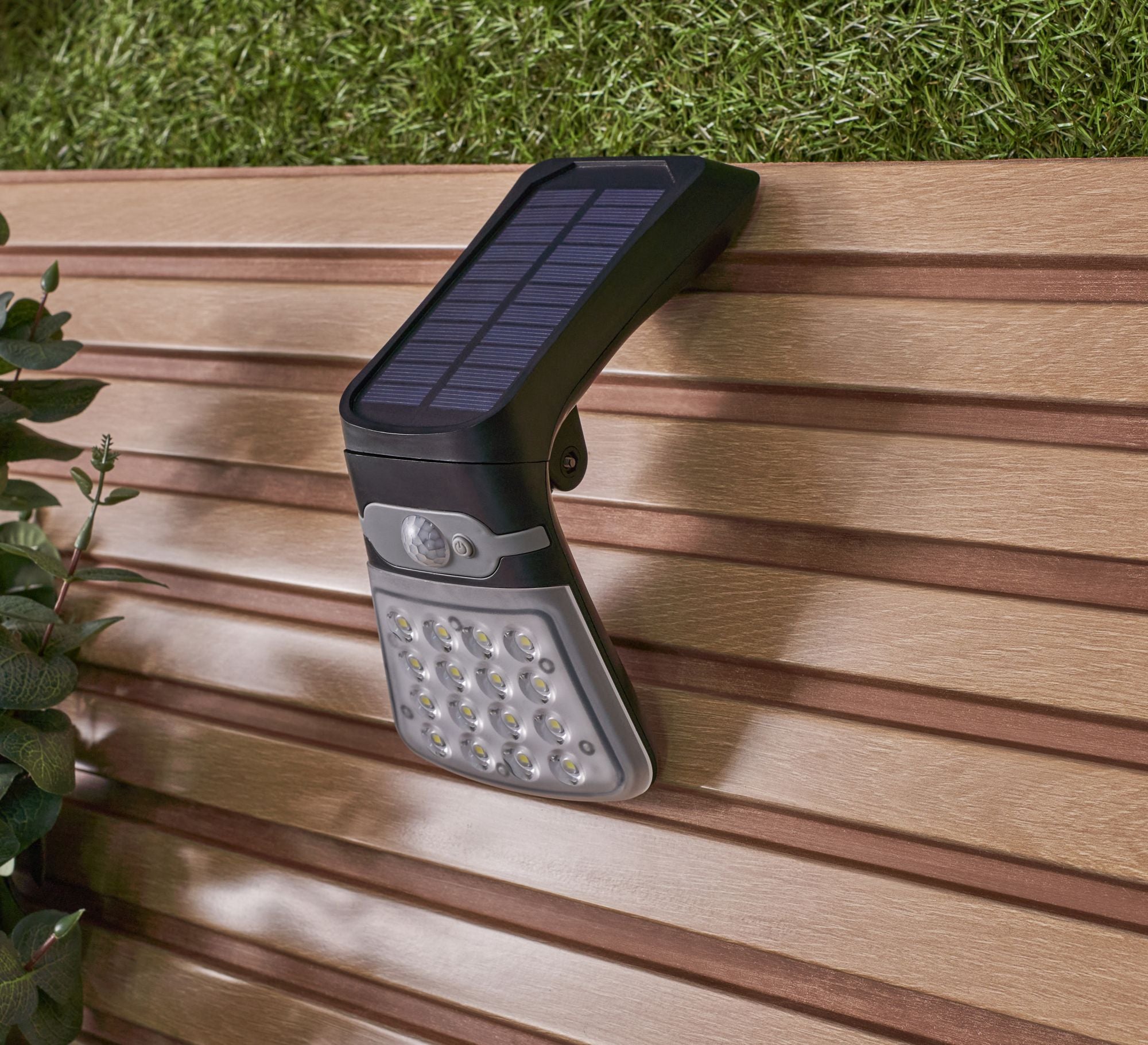 Forum ZN-42054 Blackhall 2.5W LED Solar Wall Light with Microwave Sensor 6500K IP44 Black