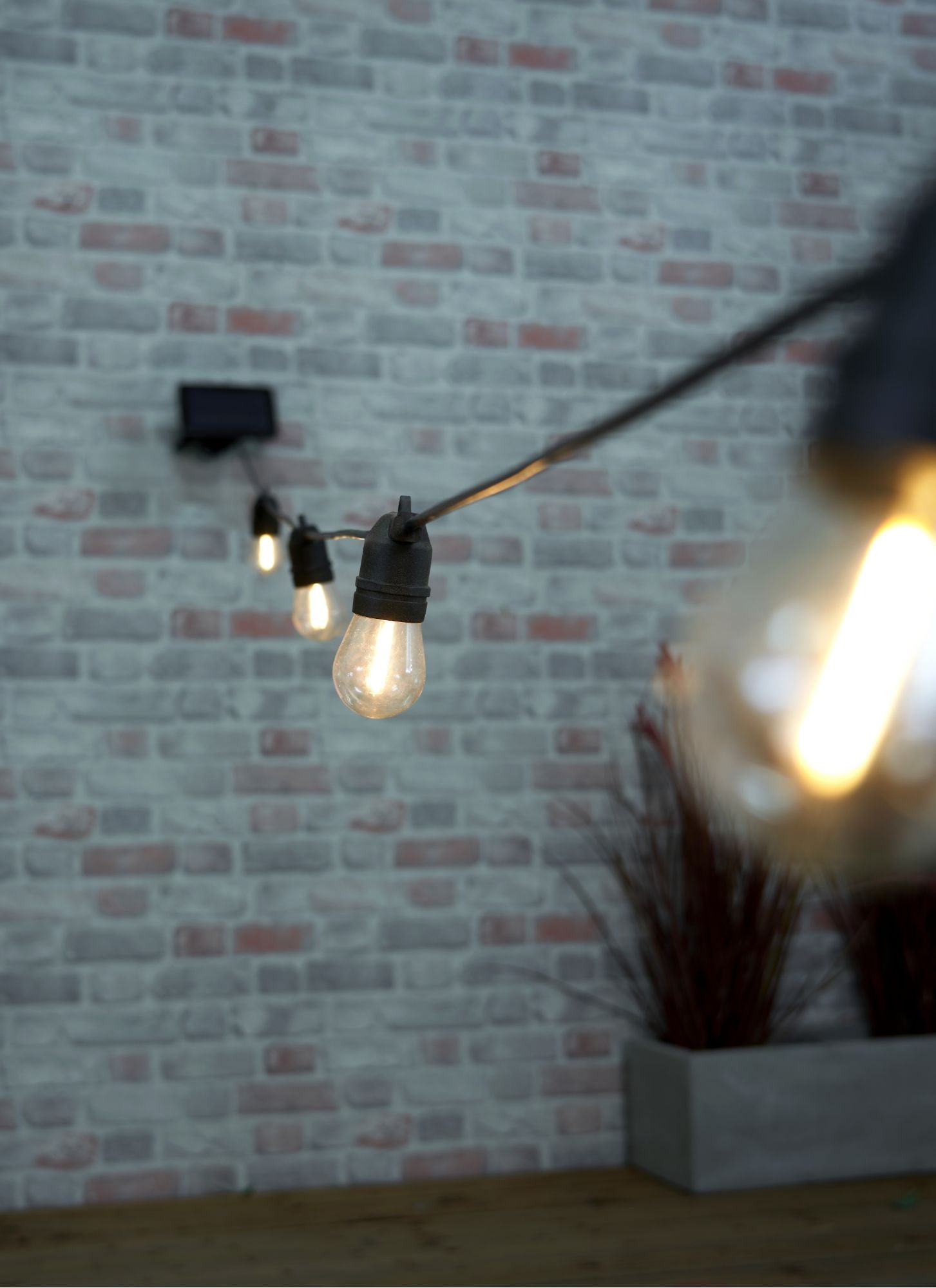 Forum ZN-42229 Wye 10 x 5W LED Solar Festoon 1m 2700K IP44 Black