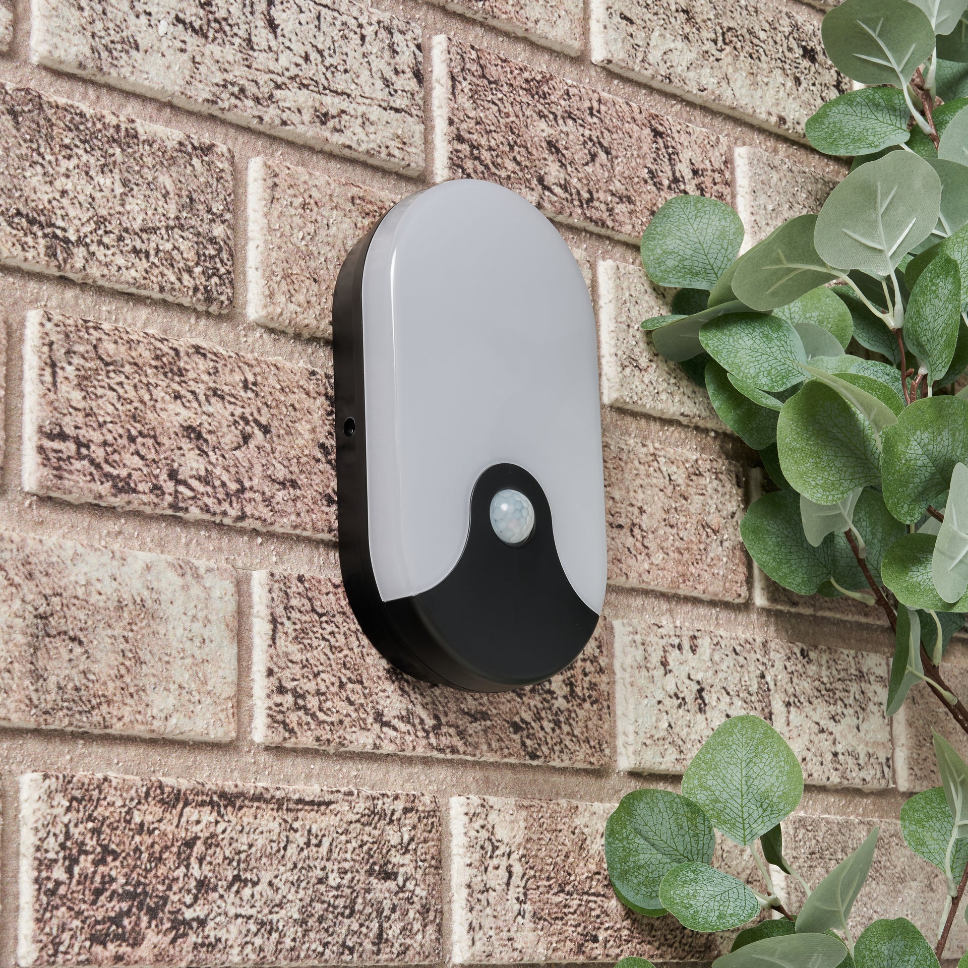 Forum CZ-34017-BLK Turus 15W CCT LED Oval Bulkhead with PIR IP65 Black