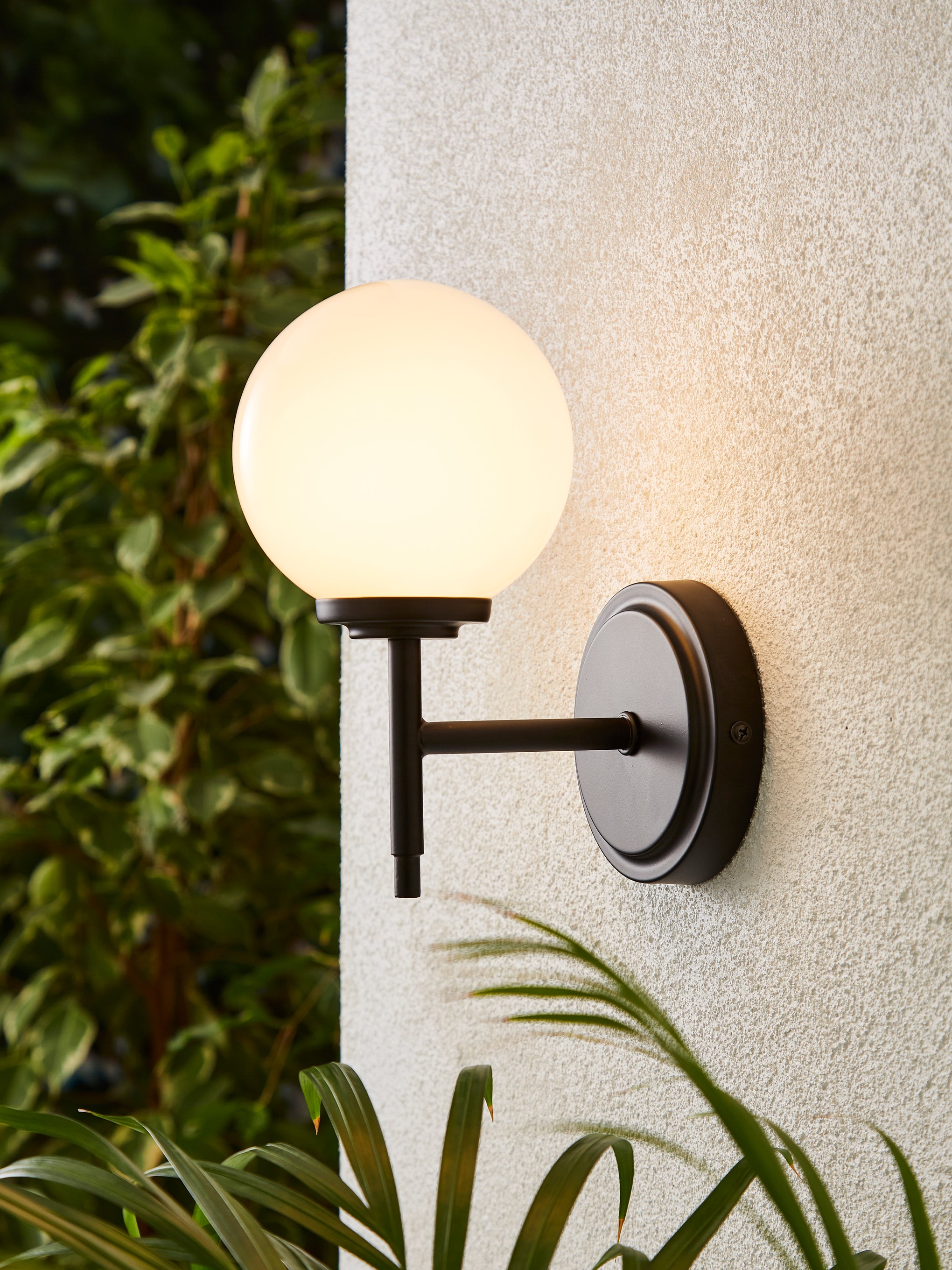 Forum SPA-31306-MBLK Porto G9 Opal Globe Wall Light IP44 Matt Black
