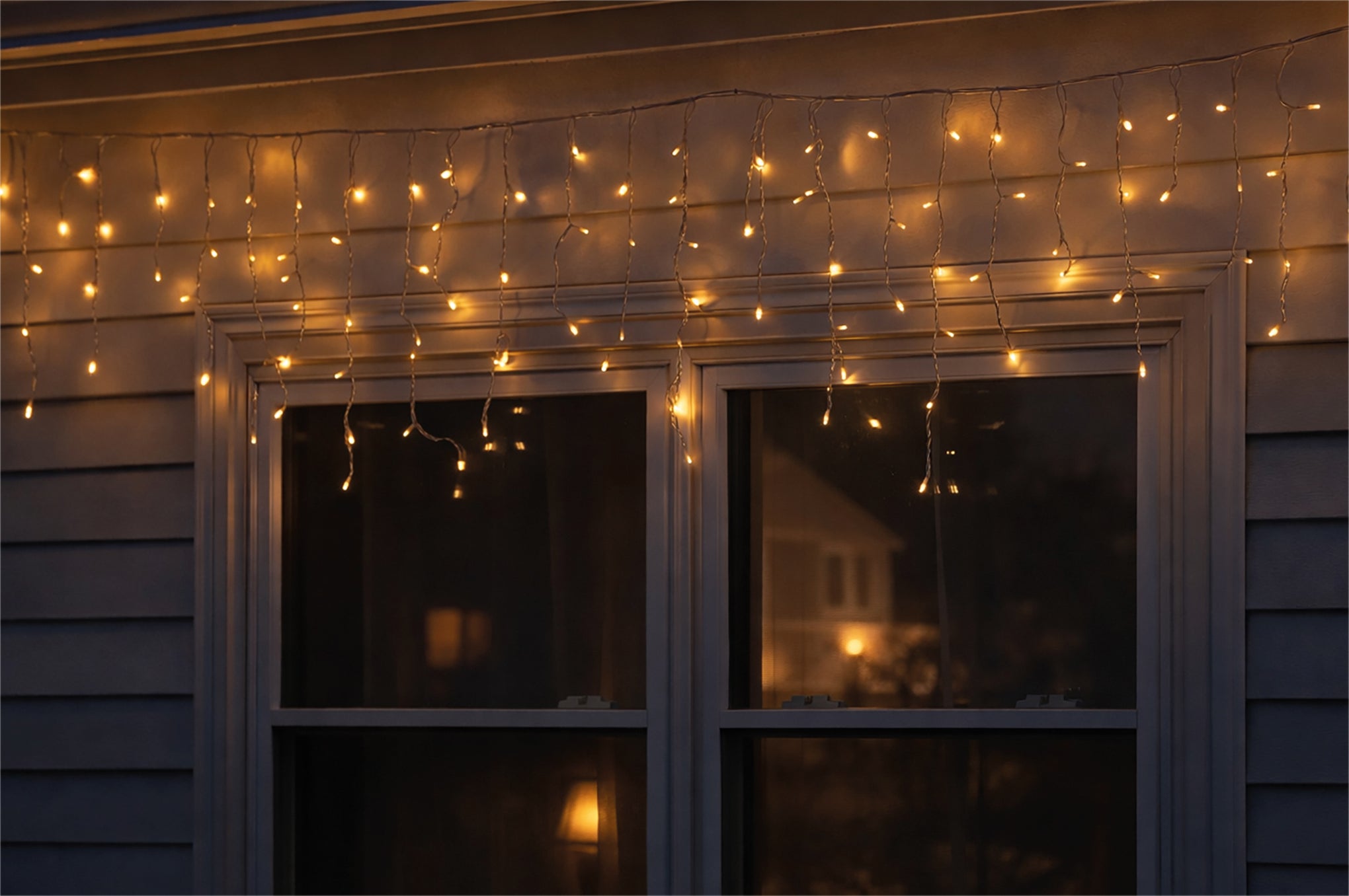 Xmas Haus XH20054 320 LED Outdoor LED Icicle Light Chain with Timer Warmwhite 6m IP44