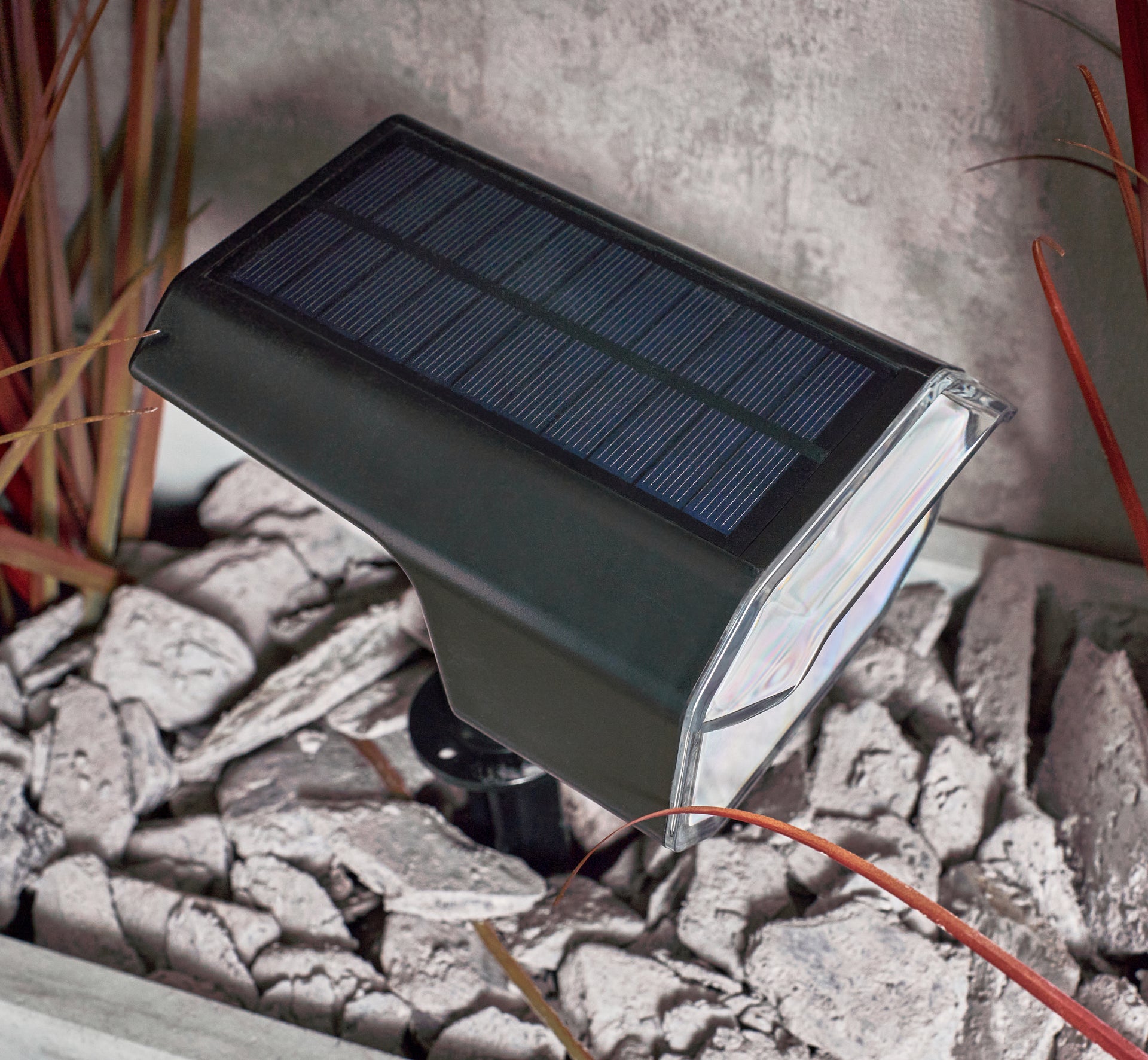 Forum ZN-42050 Byermoor 1W LED Solar Spike Light RGBW CCT IP44 Black