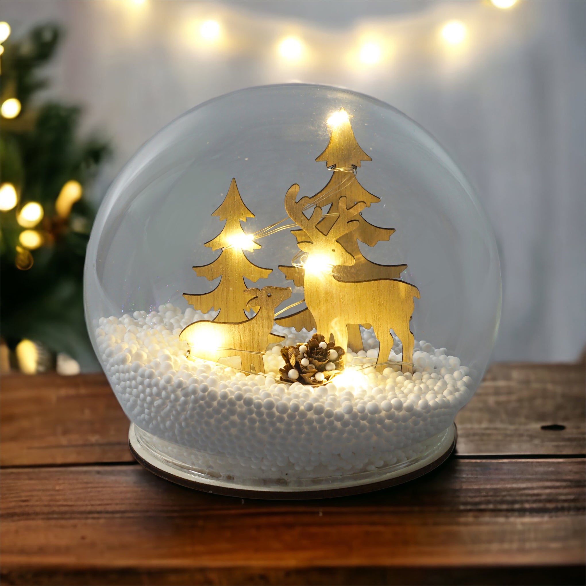 Xmas Haus GH9057 12cm Light Up Snow Globe with Reindeer (Battery Operated)