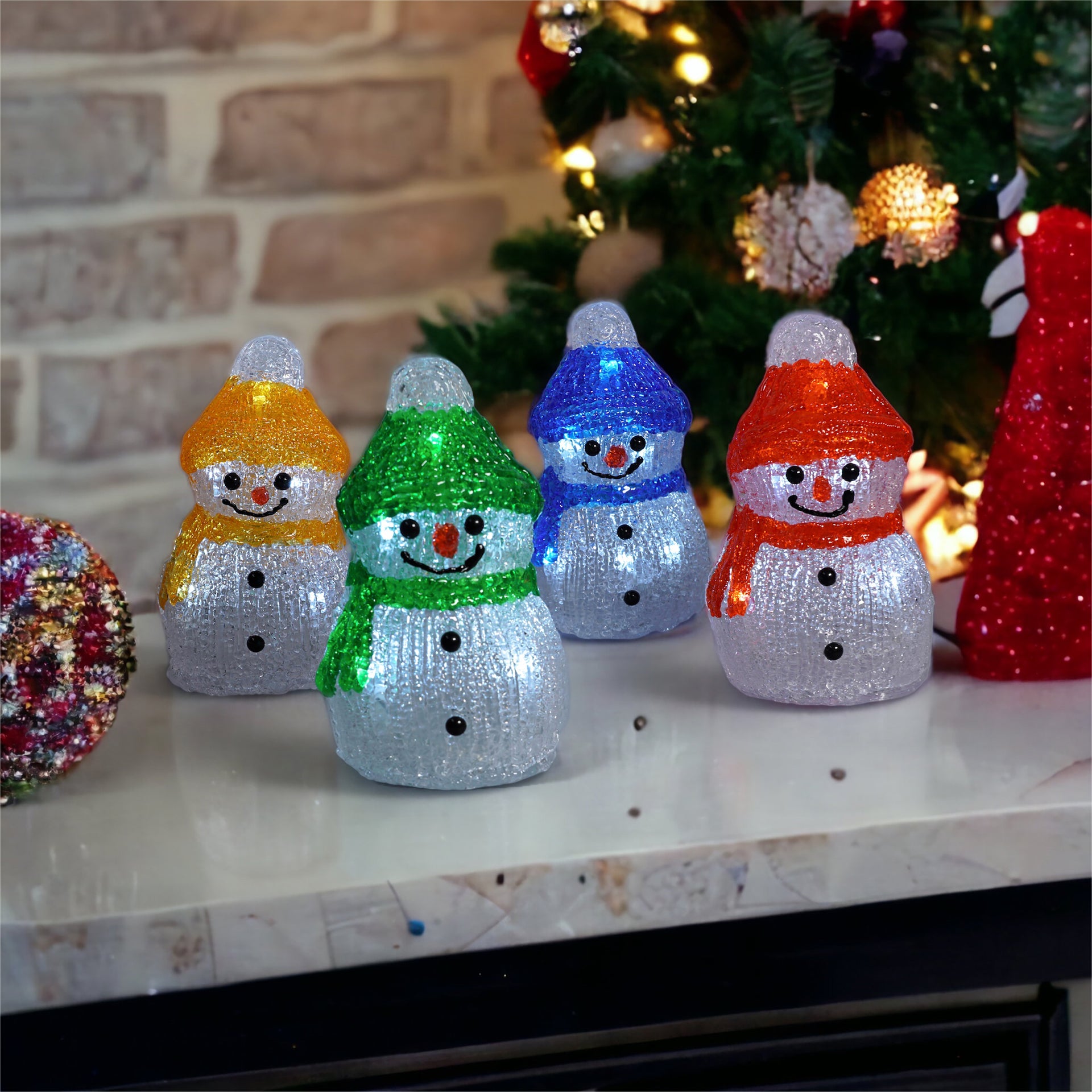 Xmas Haus GH9066 40 LED Set of 4 Acrylic Outdoor / Indoor LED Snowmen White IP44 (Battery Operated)