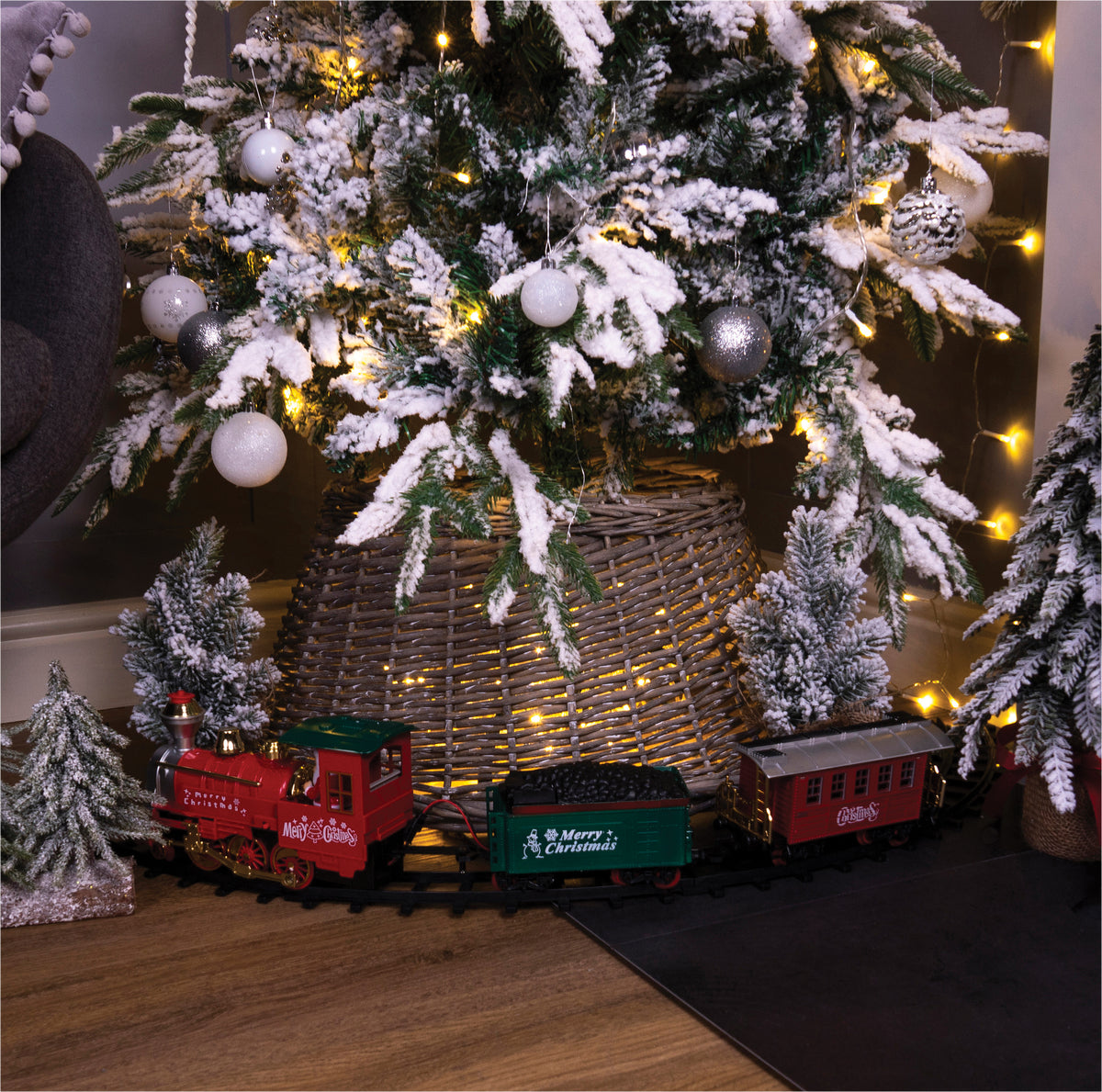 St Helens Home and Garden GH918 377cm Battery Operated Christmas Train Set