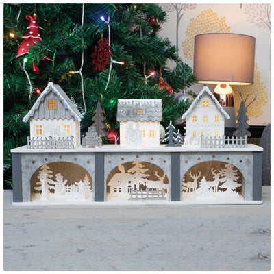 St Helens Home and Garden GH961 44cm LED Wooden Festive Scene (Battery Powered)